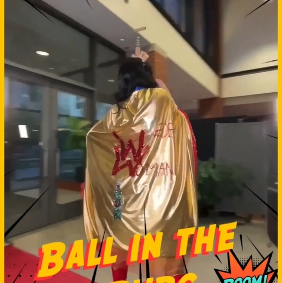 Wine Woman Costume - Picture 4 of 14